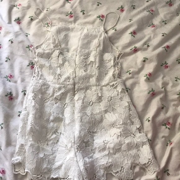 Lace romper - Picture 3 of 5